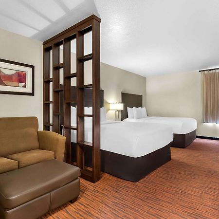 Comfort Suites Clovis Bagian luar foto