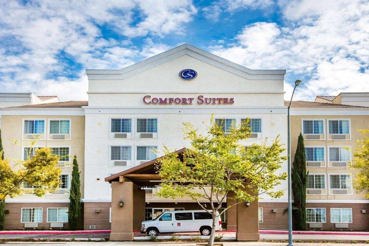 Comfort Suites Clovis Bagian luar foto