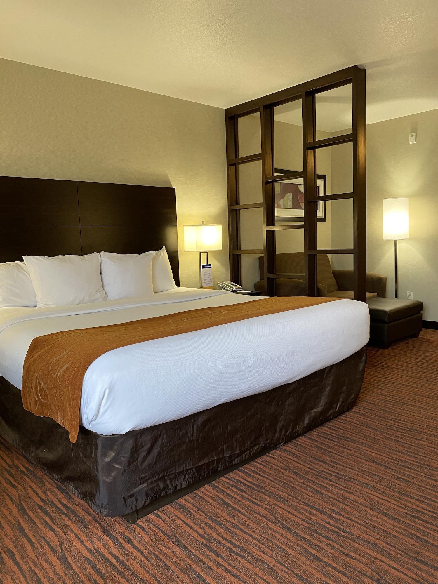 Comfort Suites Clovis Bagian luar foto