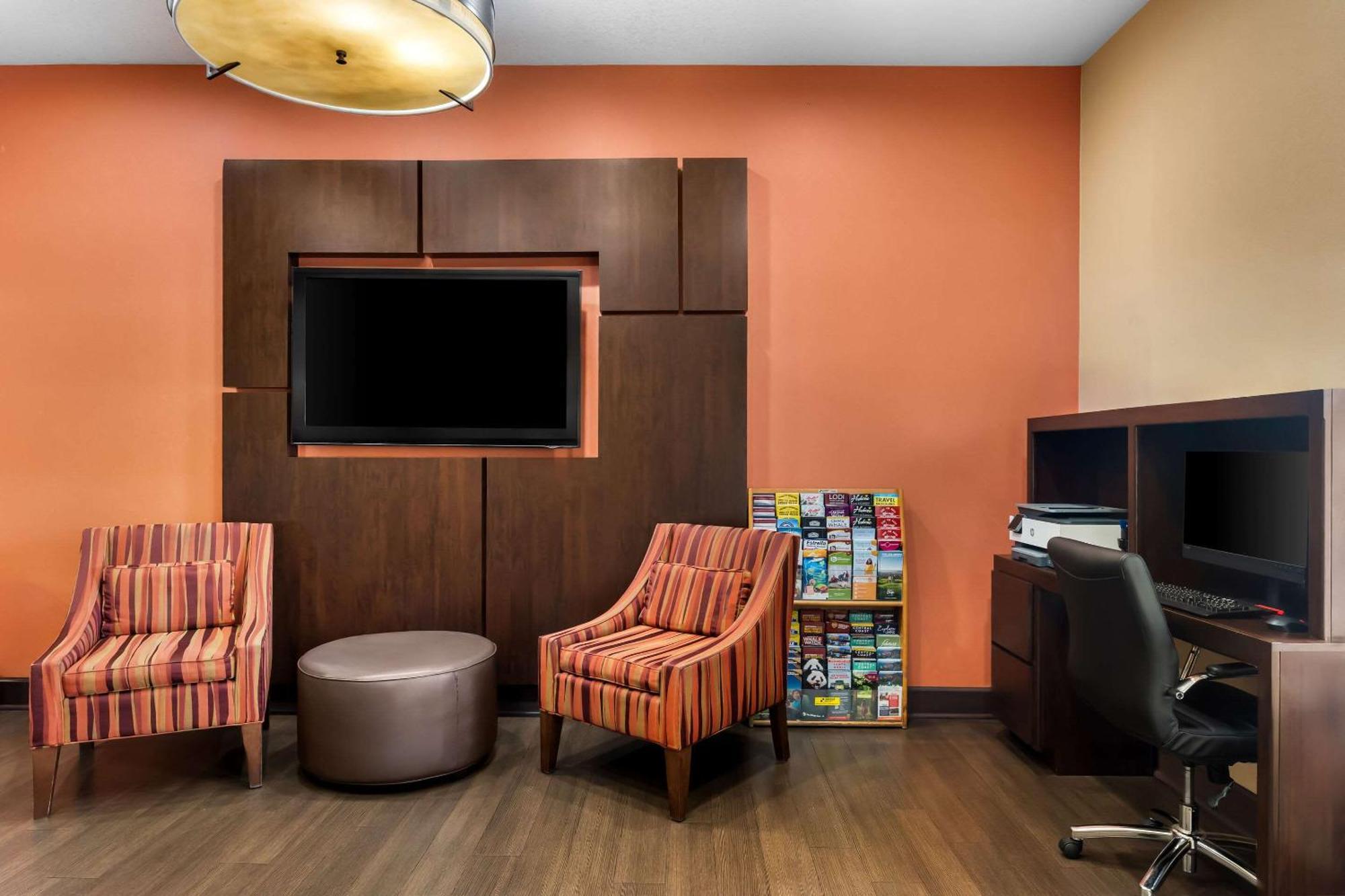 Comfort Suites Clovis Bagian luar foto
