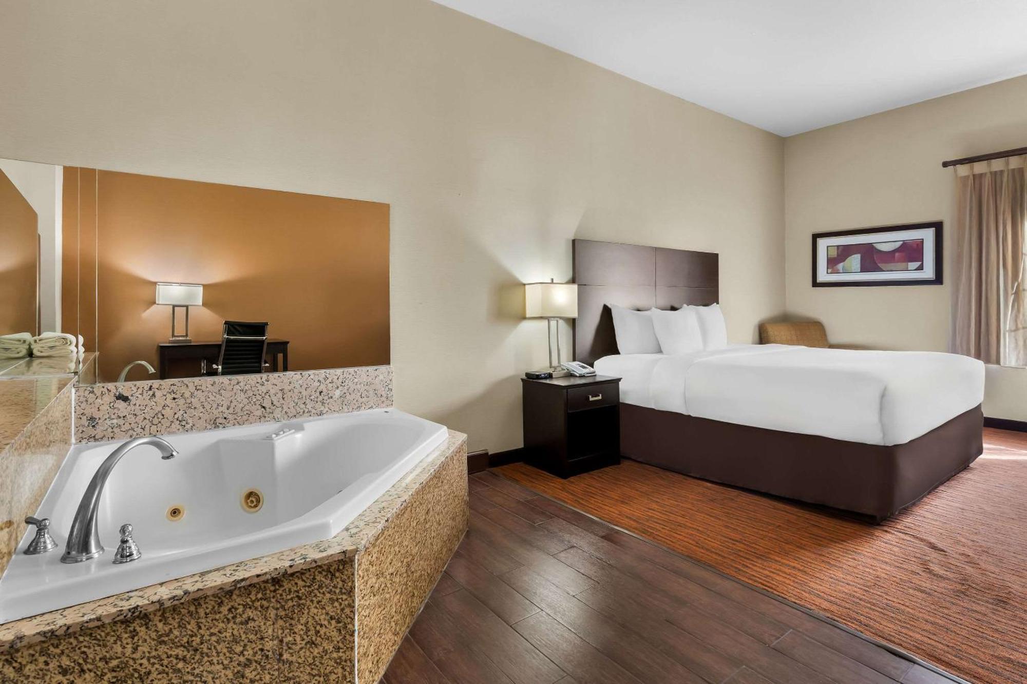 Comfort Suites Clovis Bagian luar foto
