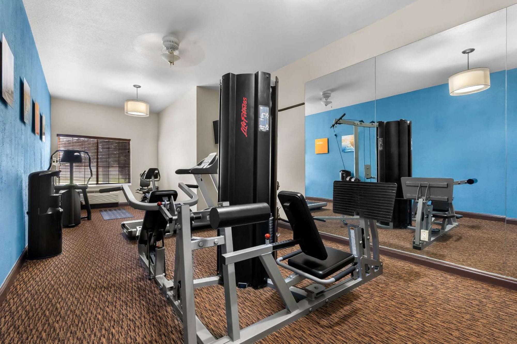 Comfort Suites Clovis Bagian luar foto