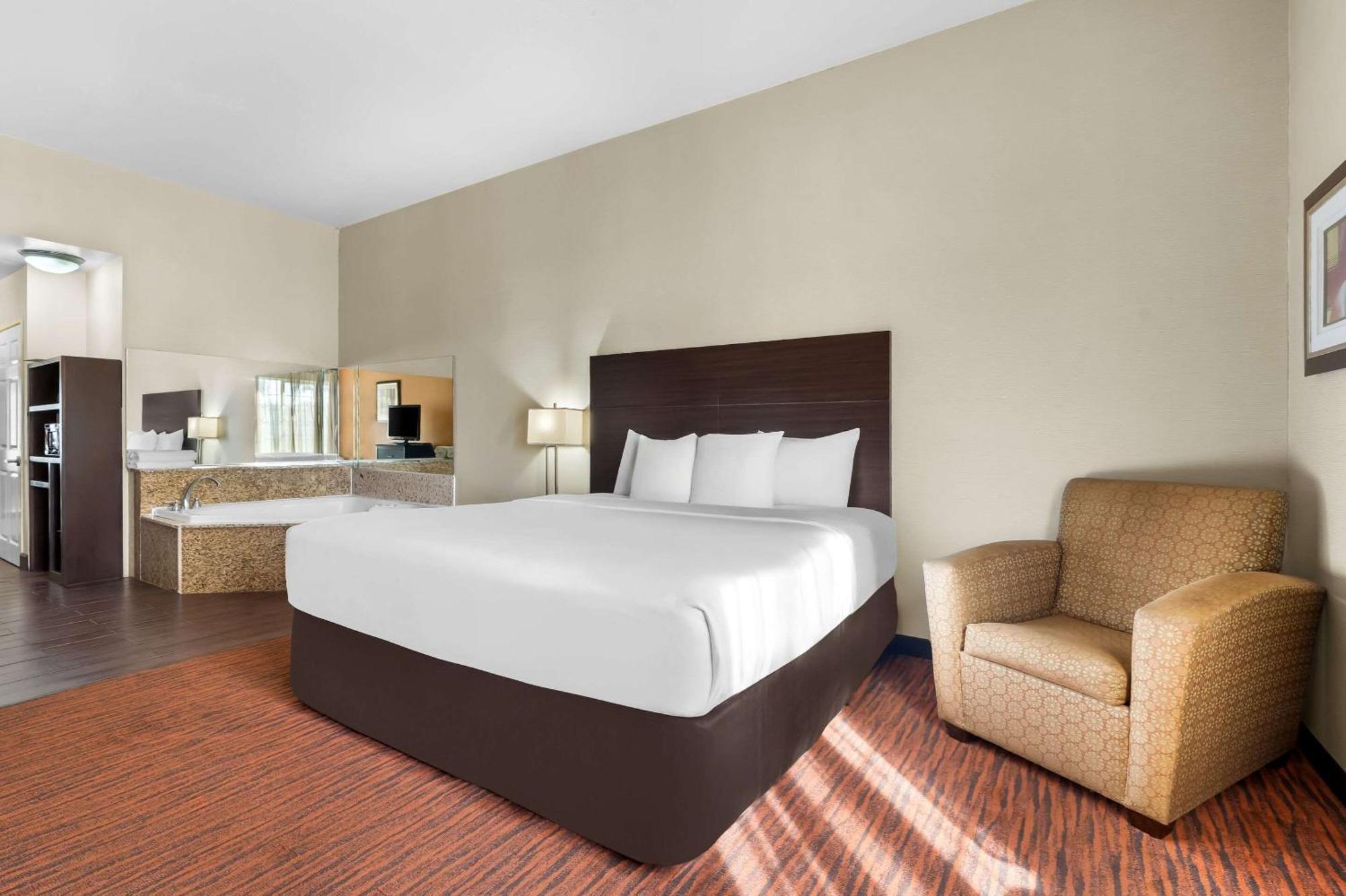 Comfort Suites Clovis Bagian luar foto
