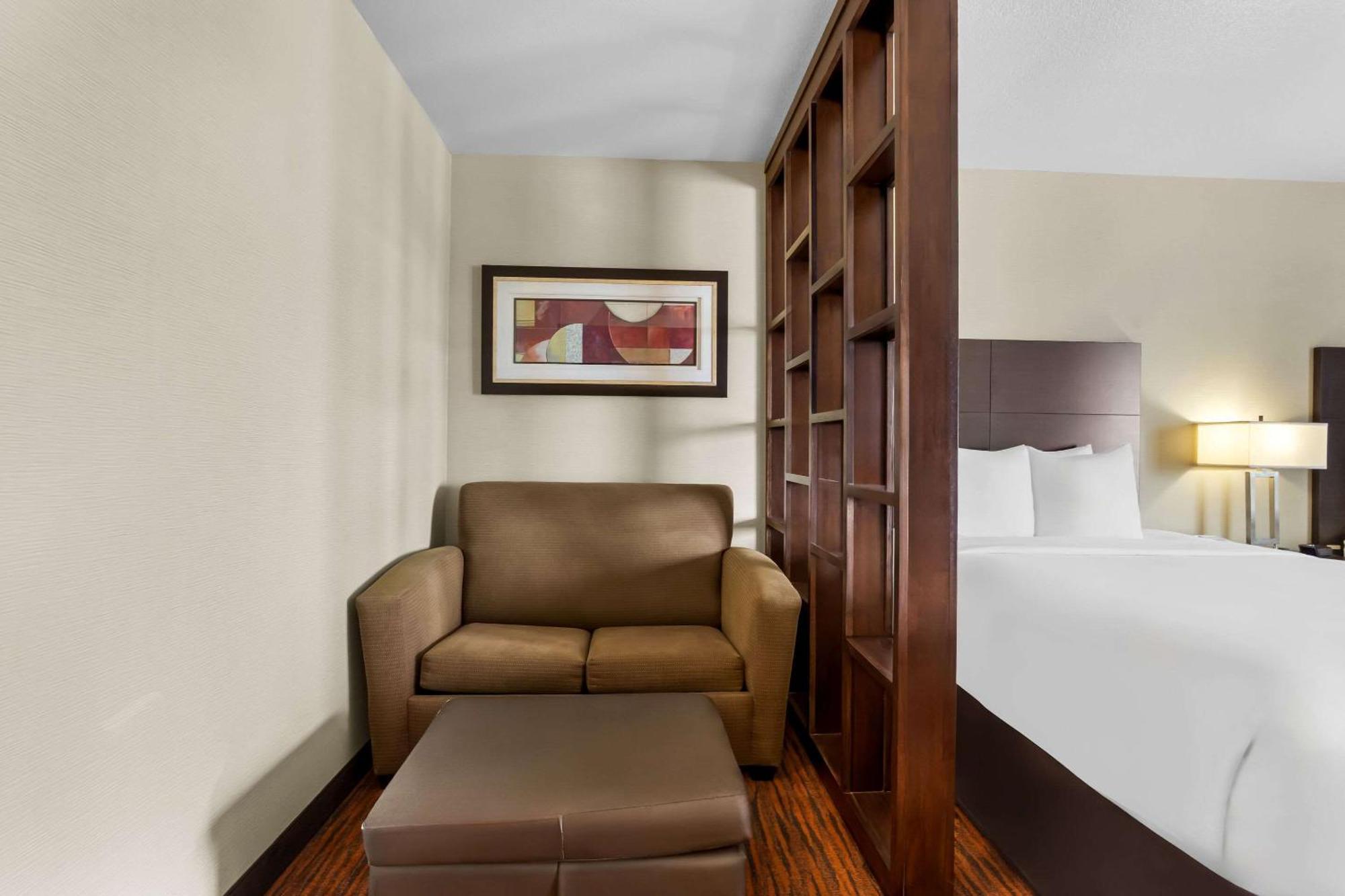 Comfort Suites Clovis Bagian luar foto