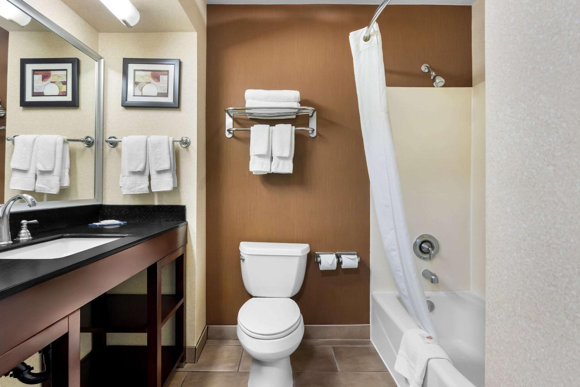Comfort Suites Clovis Bagian luar foto