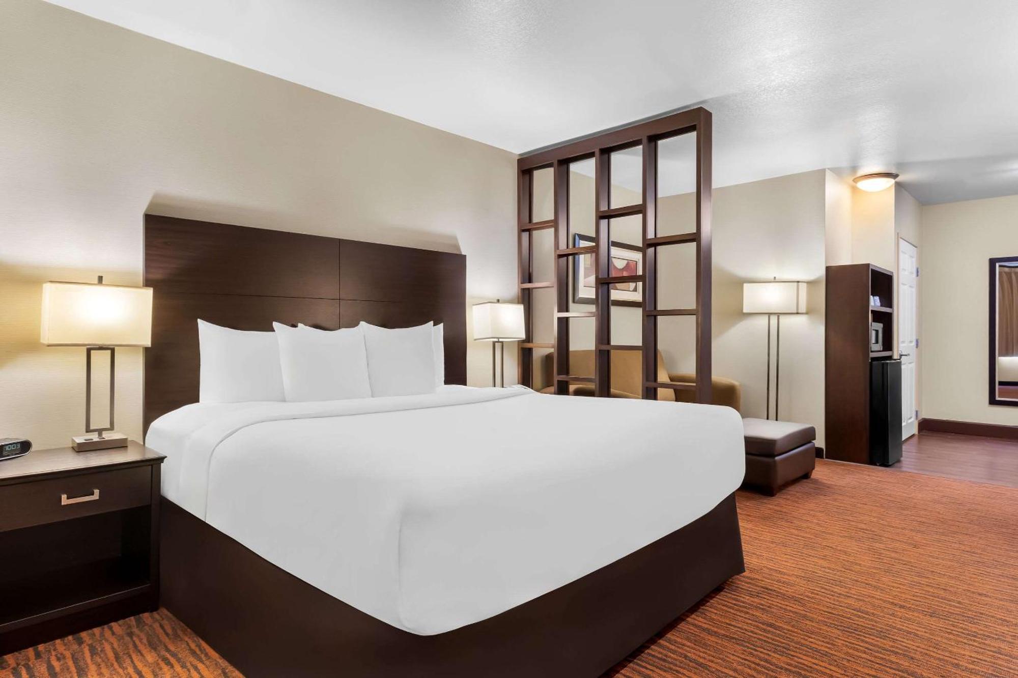 Comfort Suites Clovis Bagian luar foto