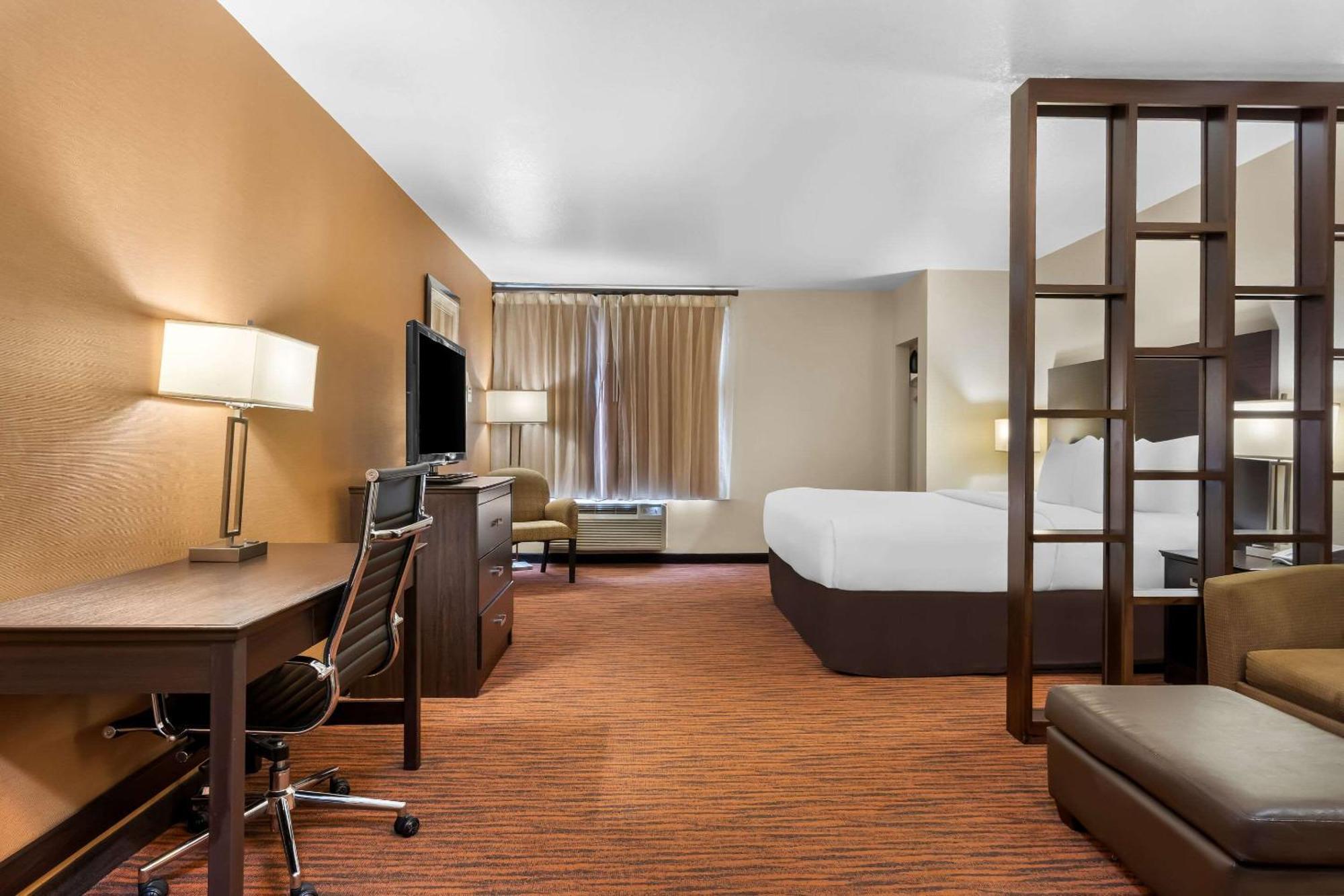 Comfort Suites Clovis Bagian luar foto