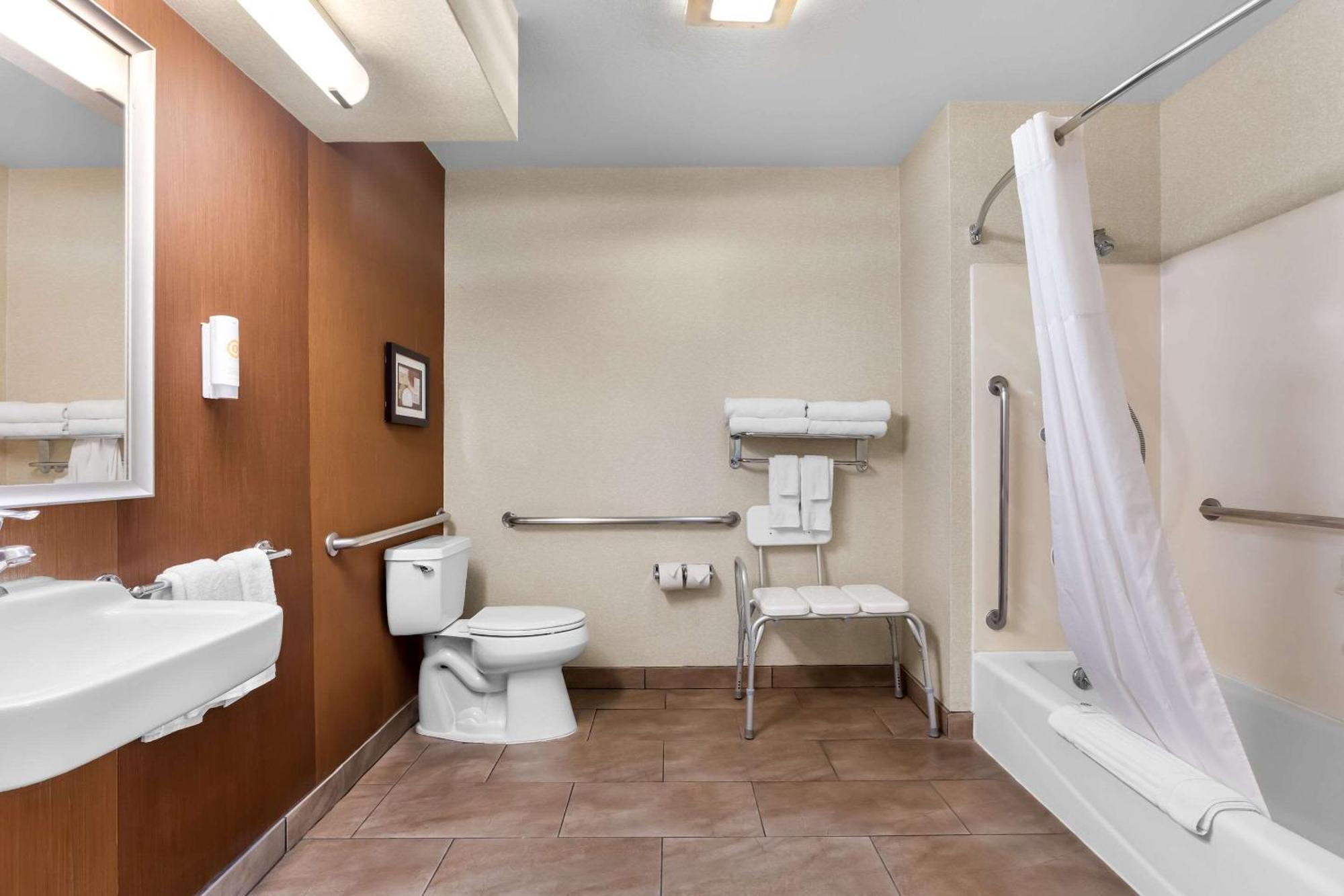 Comfort Suites Clovis Bagian luar foto