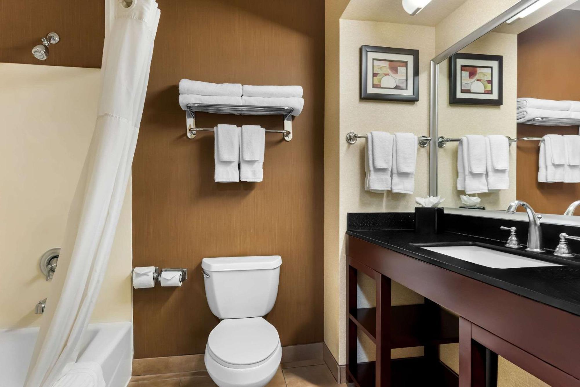 Comfort Suites Clovis Bagian luar foto