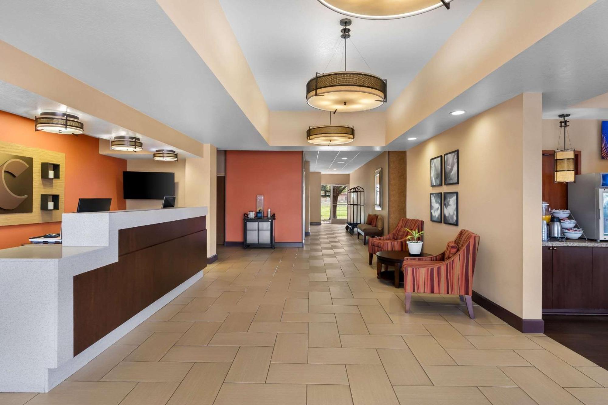 Comfort Suites Clovis Bagian luar foto