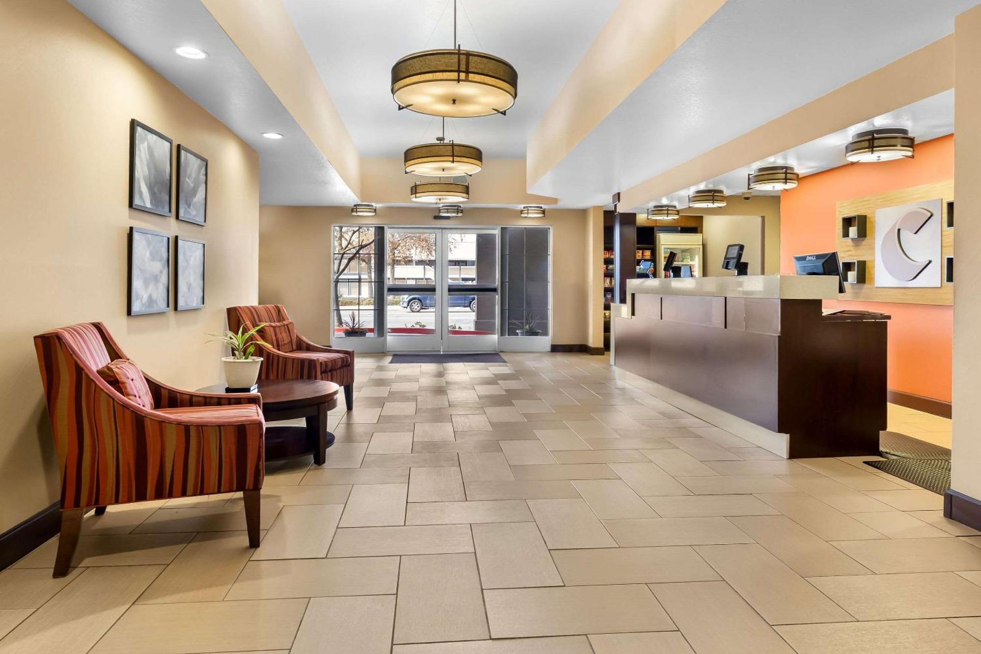 Comfort Suites Clovis Bagian luar foto
