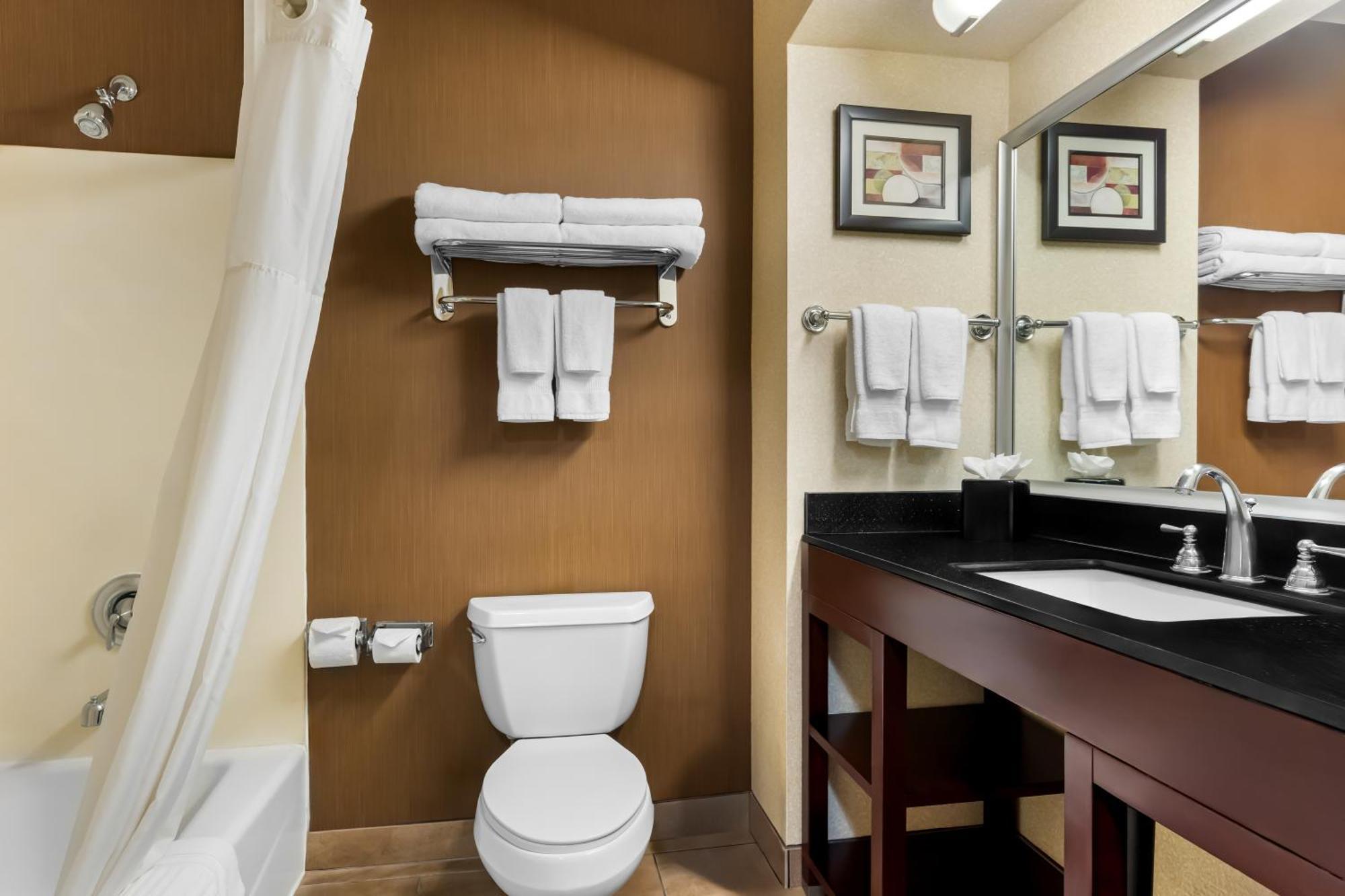 Comfort Suites Clovis Bagian luar foto