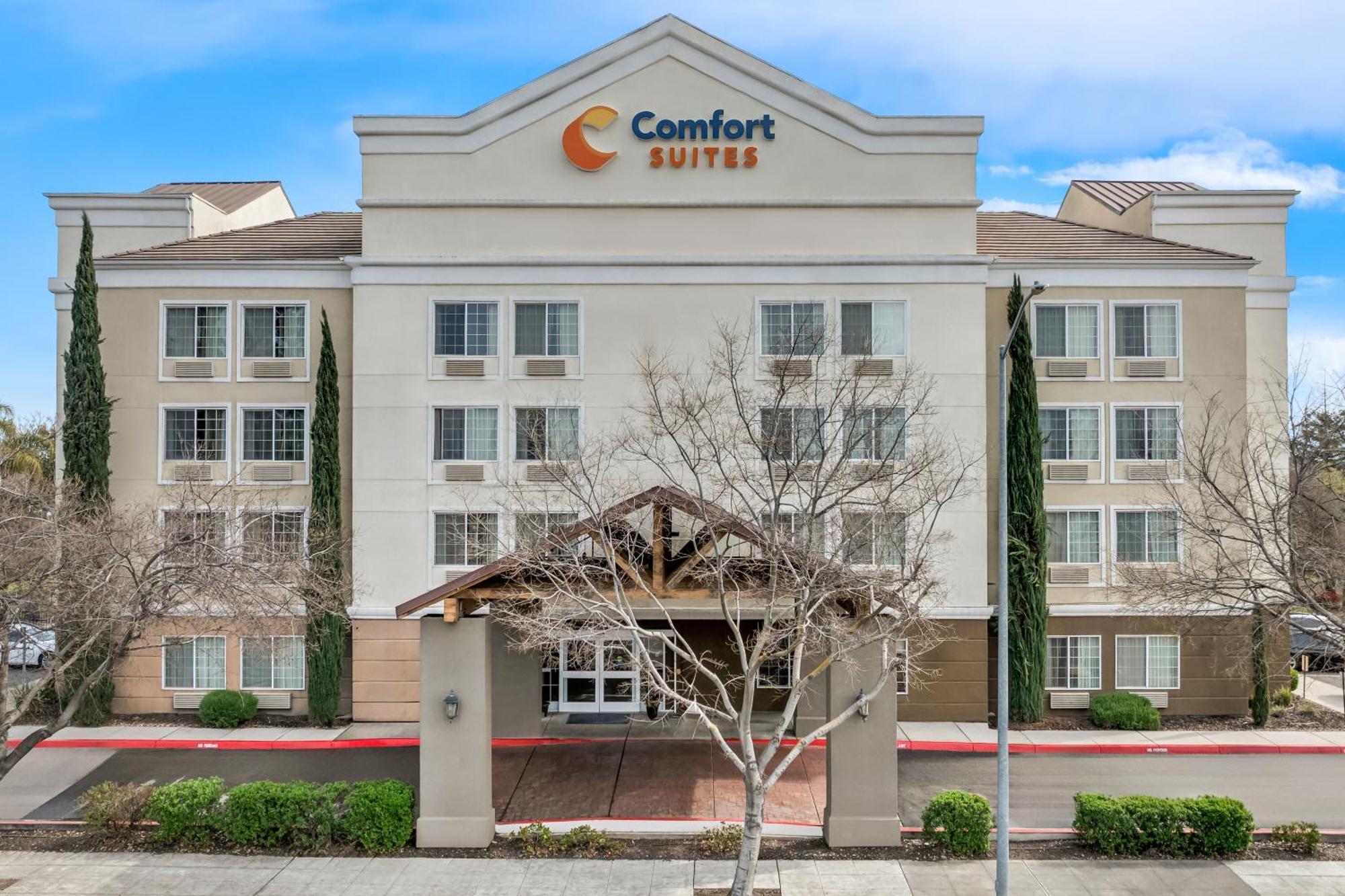 Comfort Suites Clovis Bagian luar foto