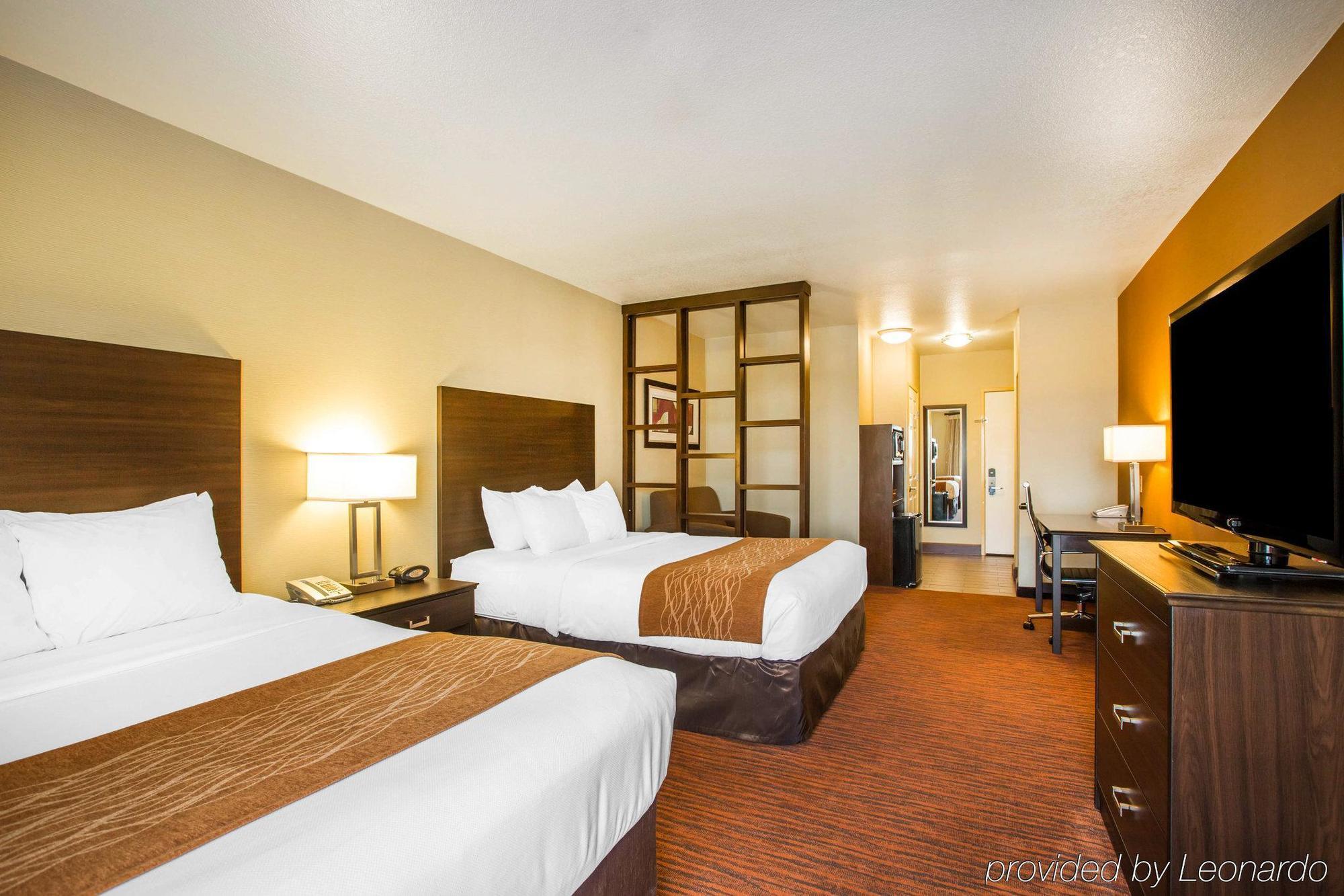 Comfort Suites Clovis Bagian luar foto