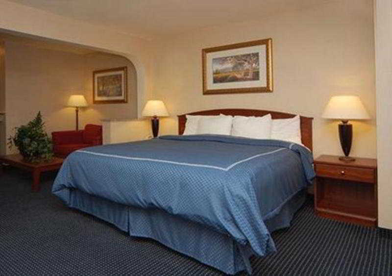 Comfort Suites Clovis Bagian luar foto