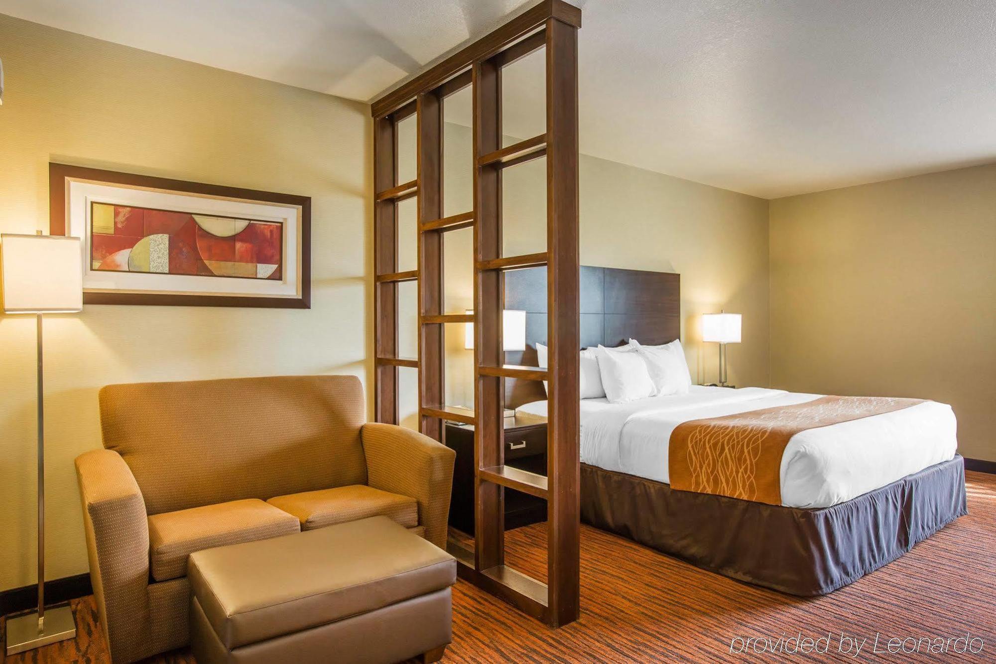 Comfort Suites Clovis Bagian luar foto