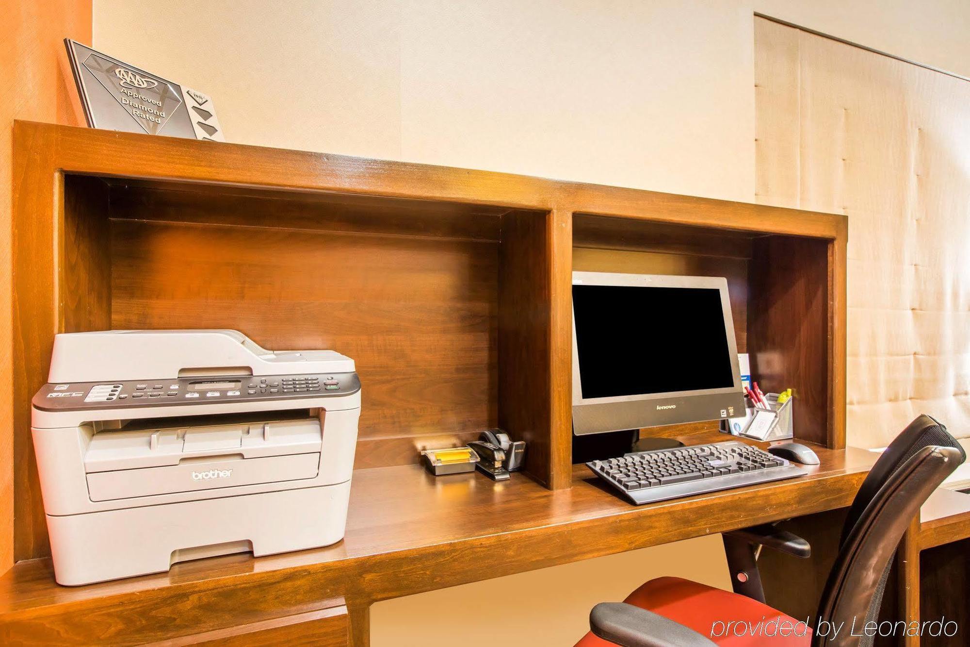 Comfort Suites Clovis Bagian luar foto