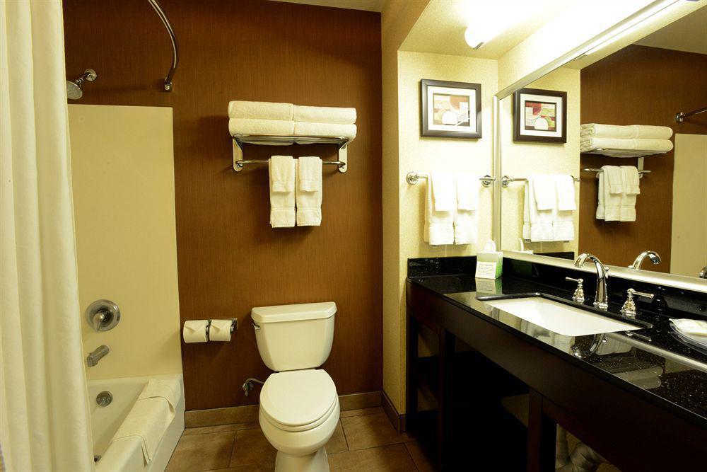 Comfort Suites Clovis Bagian luar foto